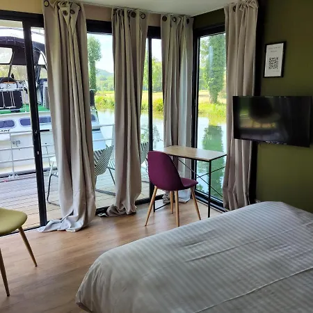 Szálloda La Vinaigrerie Logis Joinville