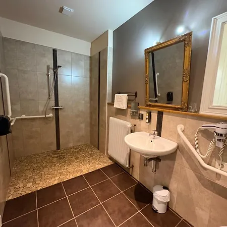 فندق La Vinaigrerie Logis جوينفيل