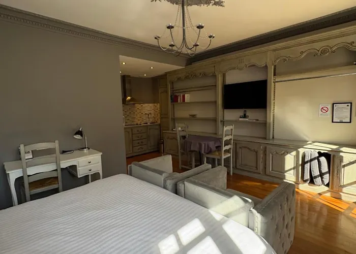 La Vinaigrerie Logis מלון ז'ואנוויל