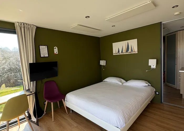 מלון La Vinaigrerie Logis 3*