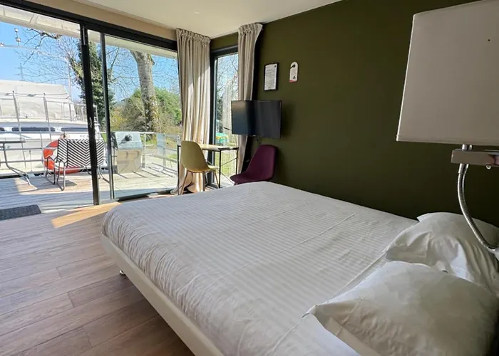 מלון La Vinaigrerie Logis ז'ואנוויל